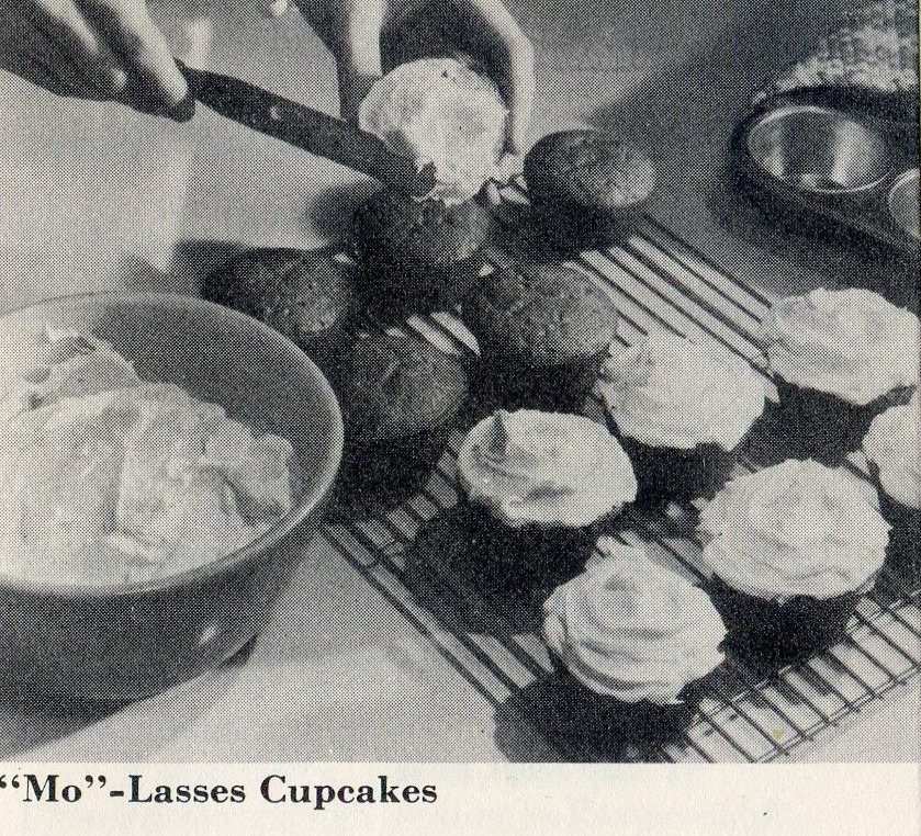 “Mo”-Lasses Cupcakes For The Lunchbox